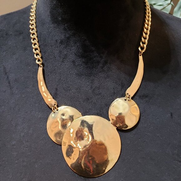 Womens Fashion Gold Tone Large Coin Disc Pendant Necklace with Lobster Clasp - Picture 2 of 7